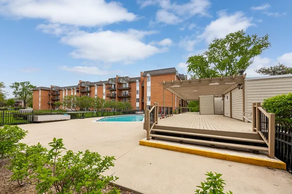$249,900 | 4221 Saratoga Avenue, Unit 410A, Downers Grove, IL 60515