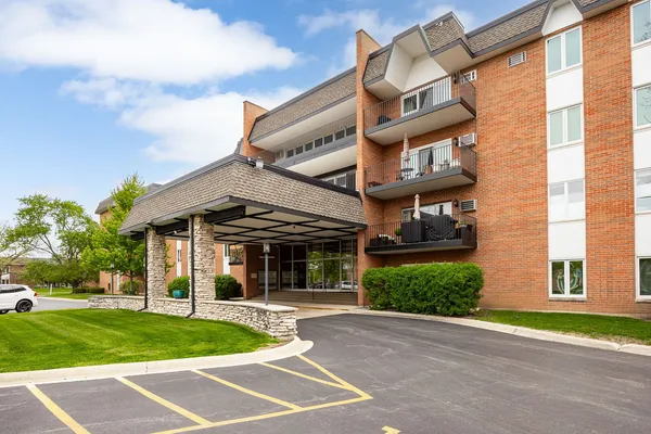 $249,900 | 4221 Saratoga Avenue, Unit 410A, Downers Grove, IL 60515