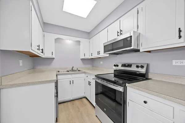 $249,900 | 4221 Saratoga Avenue, Unit 410A, Downers Grove, IL 60515