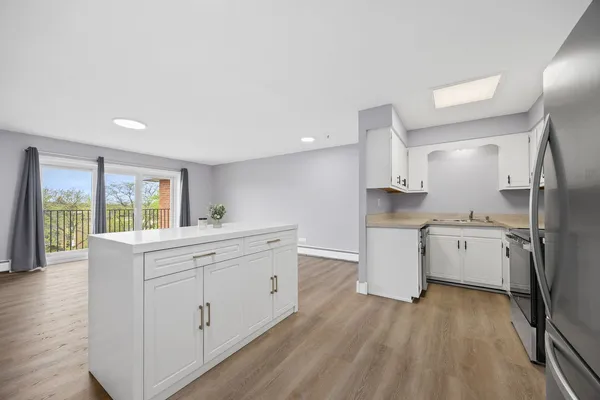 $249,900 | 4221 Saratoga Avenue, Unit 410A, Downers Grove, IL 60515