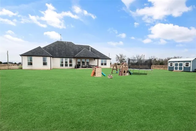 a view of a house with a backyard