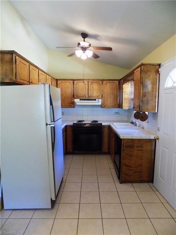 162 Rhodes Road Eden, NC 27288 - Photo 12 of 15 Kitchen