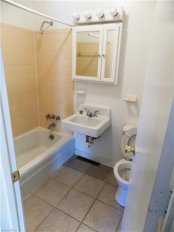 162 Rhodes Road Eden, NC 27288 - Photo 13 of 15 Hall Bath