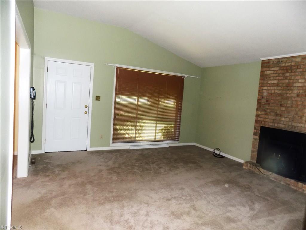 162 Rhodes Road Eden, NC 27288 - Photo 4 of 15 Living Room