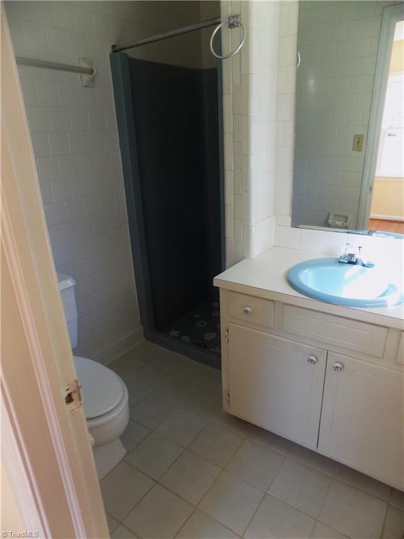 162 Rhodes Road Eden, NC 27288 - Photo 7 of 15 Master Bath