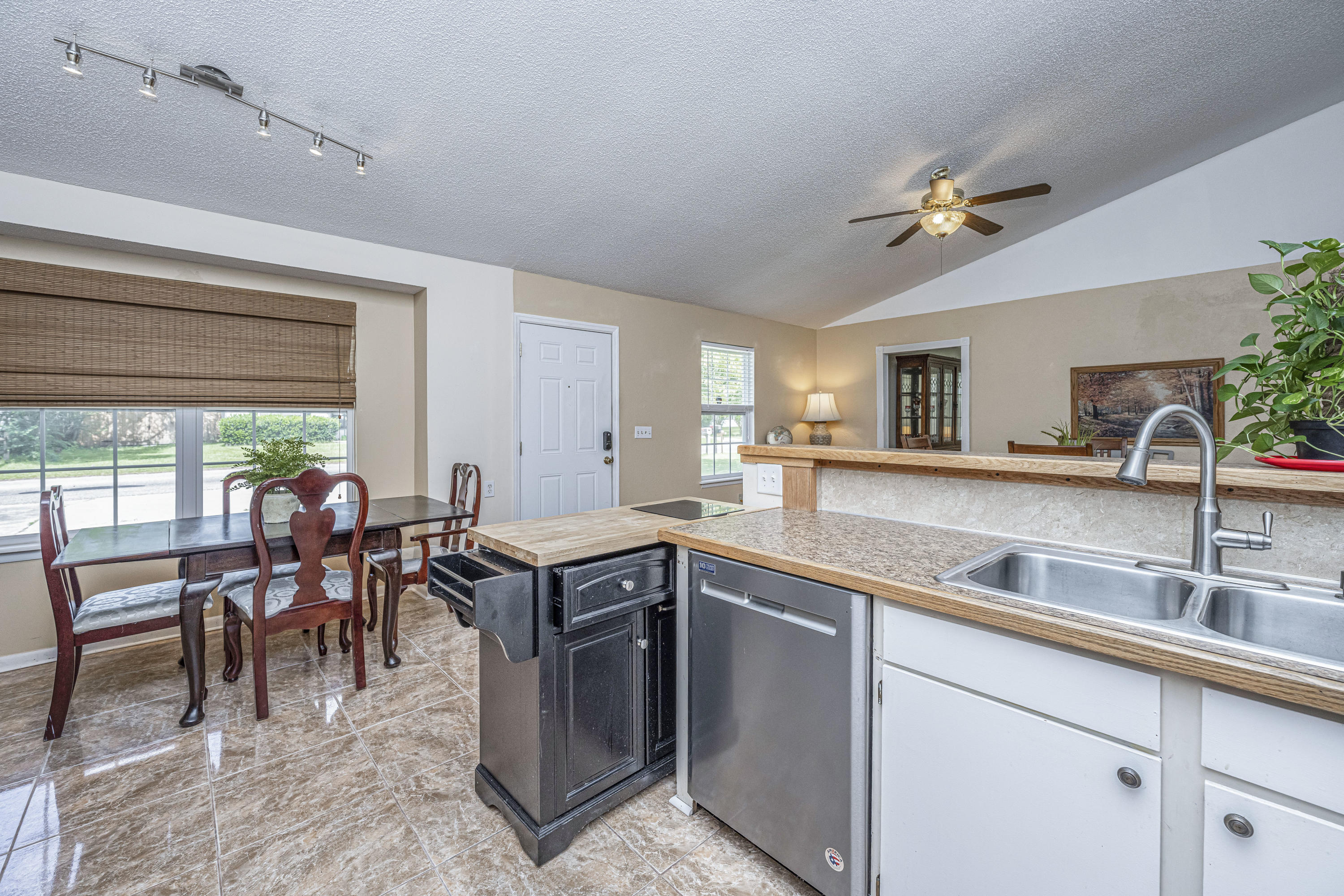 131 Lancashire Road Summerville, SC 29486 - Photo 11 of 48 131LancashireRd21