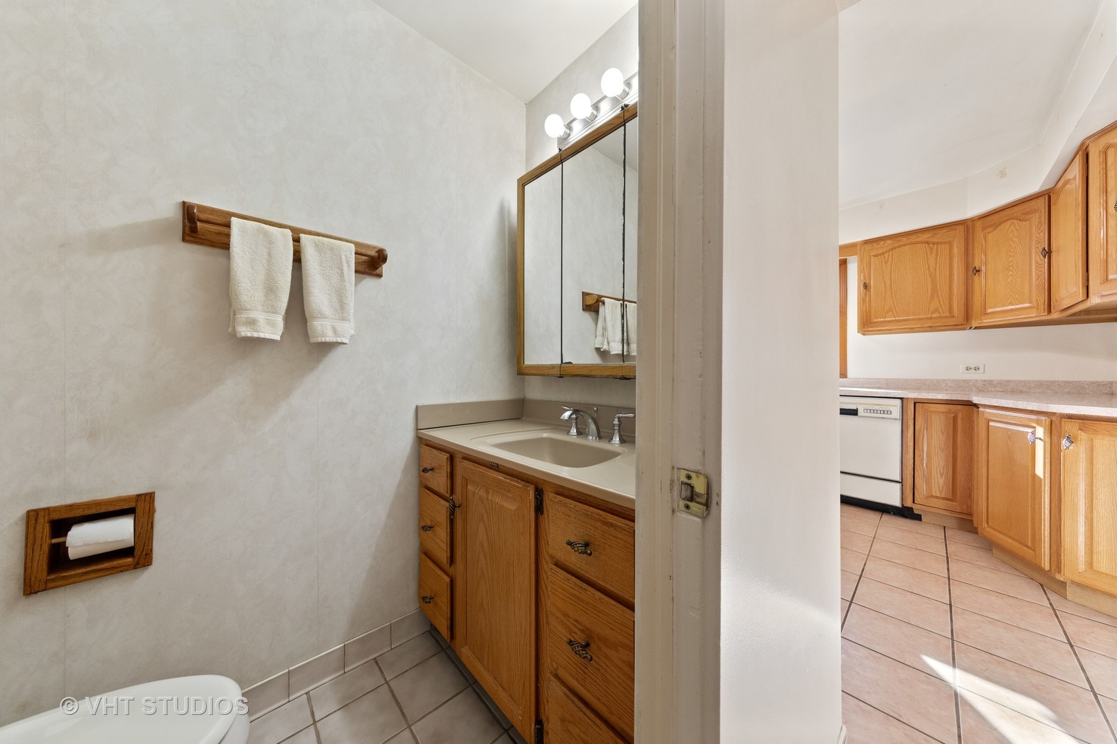 457 Utley Road Elmhurst, IL 60126 - Photo 11 of 23 a bathroom with a toilet sink and mirror