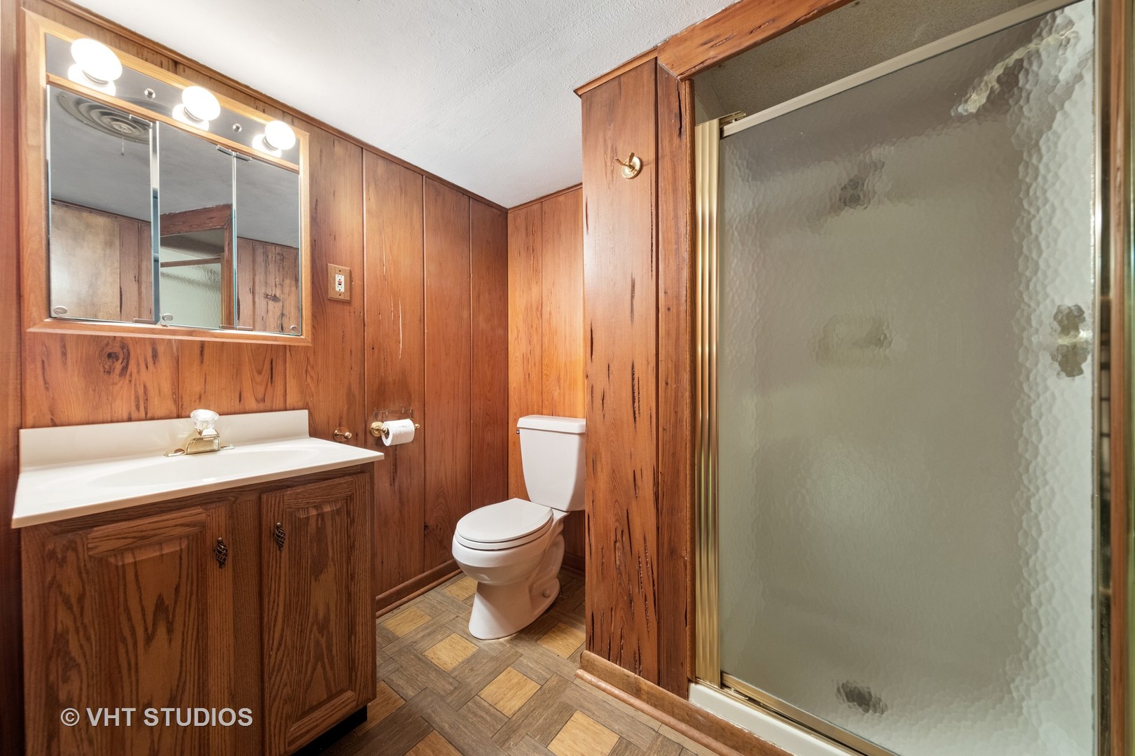 457 Utley Road Elmhurst, IL 60126 - Photo 17 of 23 a bathroom with a sink and a mirror