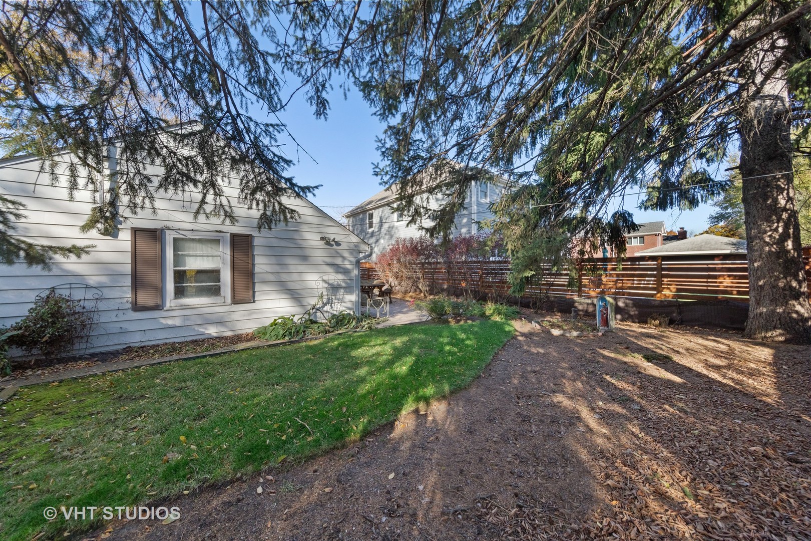 457 Utley Road Elmhurst, IL 60126 - Photo 19 of 23 a front view of a house with a garden