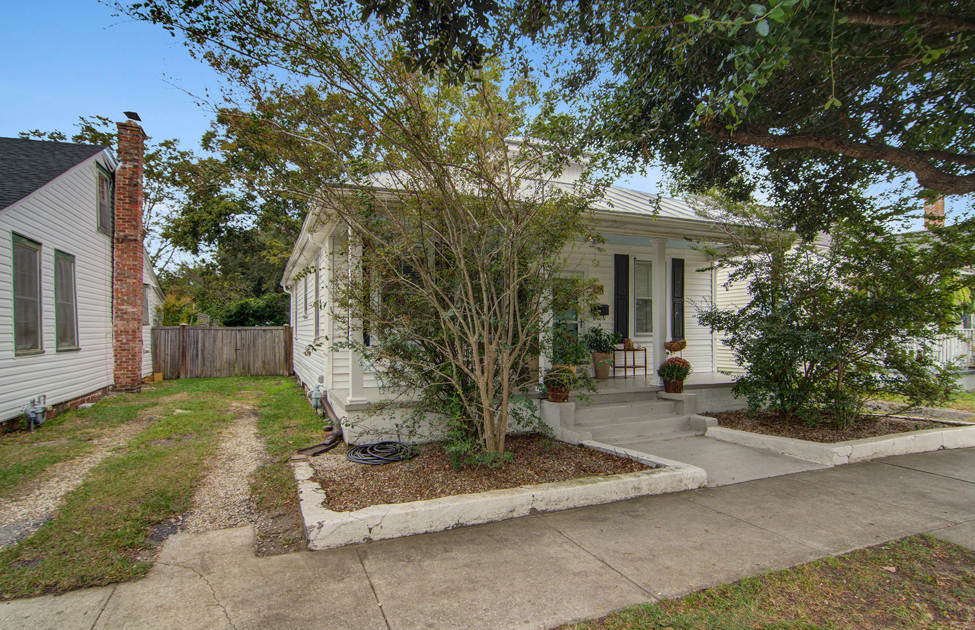 26 Gordon Street Charleston, SC 29403 - Photo 2 of 23 2