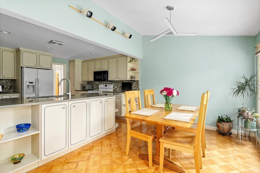 14 Winthrop Road Hingham, MA 02043 - Photo 13 of 38 Gallery Image 13