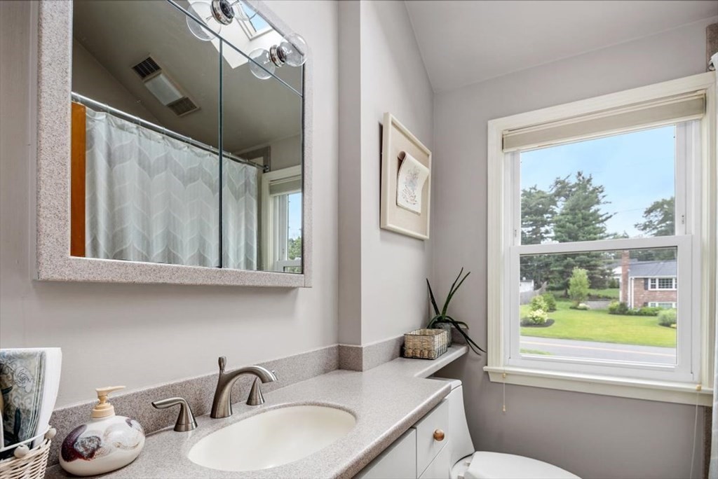 14 Winthrop Road Hingham, MA 02043 - Photo 19 of 38 Gallery Image 19