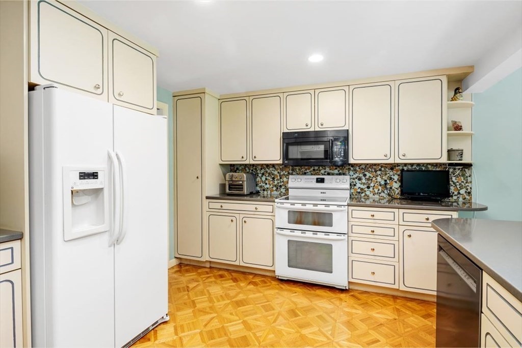 14 Winthrop Road Hingham, MA 02043 - Photo 10 of 38 Gallery Image 10