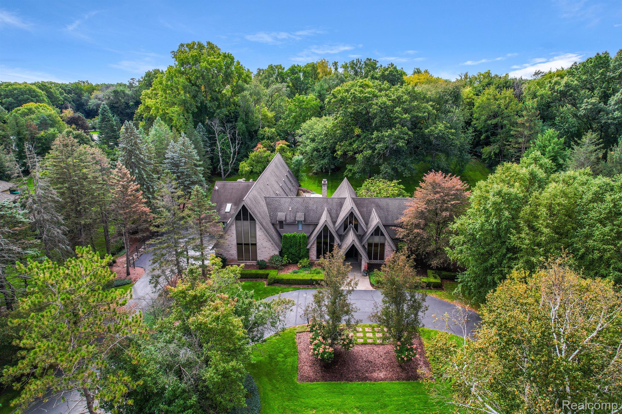 26025 Woodlore Road Franklin, MI 48025 - Photo 1 of 49 Gallery Image 1