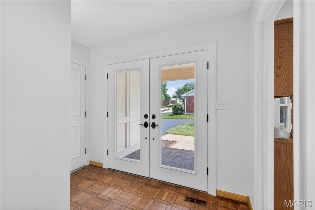 2435 Baxton Way Chesterfield, MO 63017 - Photo 5 of 46