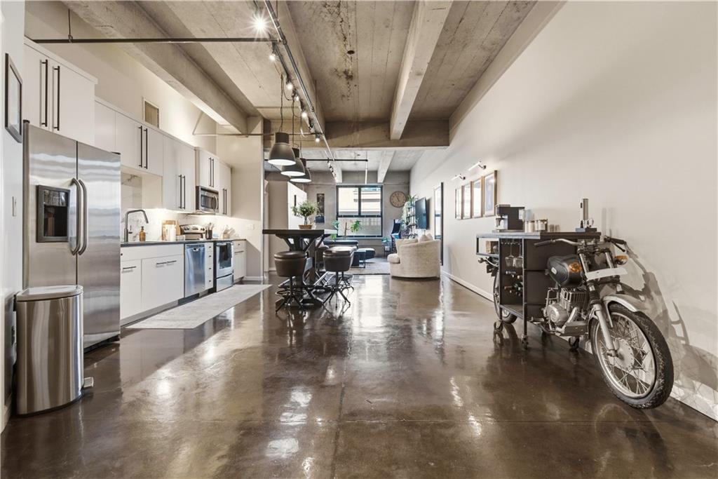 360 West Pershing Road, Unit 30 Kansas City, MO 64108 - Photo 3 of 28