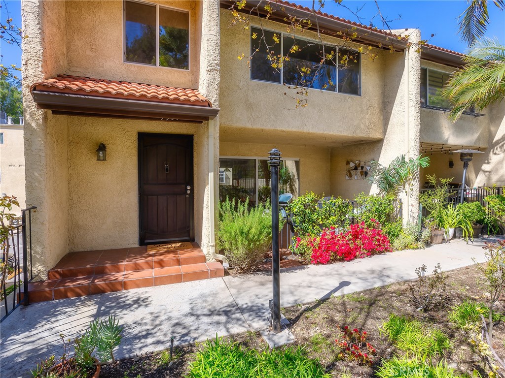 9531 Vía Ricardo Sun Valley, CA 91504 - Photo 1 of 1 Front
