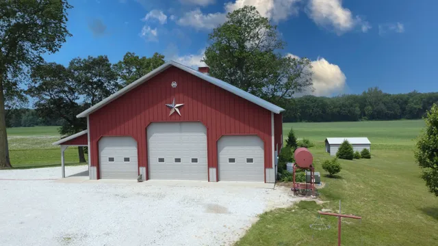 $740,500 | 1897 North 2500 East Road, Watseka, IL 60970