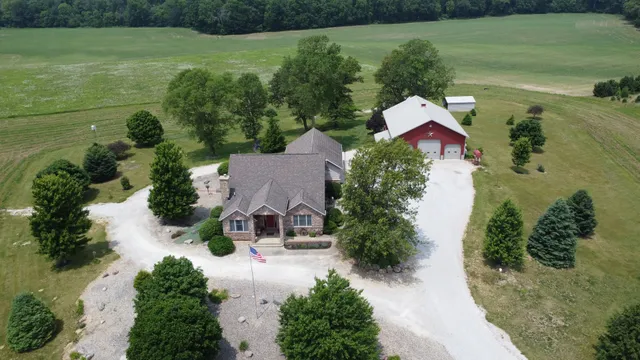 $740,500 | 1897 North 2500 East Road, Watseka, IL 60970