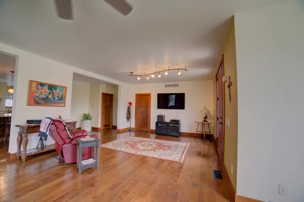 $740,500 | 1897 North 2500 East Road, Watseka, IL 60970