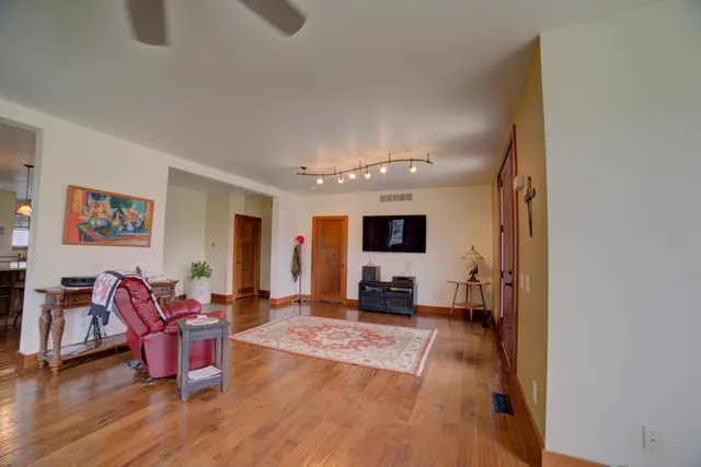 $740,500 | 1897 North 2500 East Road, Watseka, IL 60970