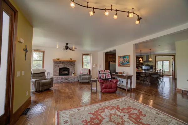 $740,500 | 1897 North 2500 East Road, Watseka, IL 60970