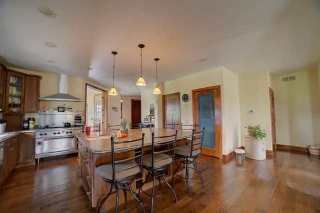 $740,500 | 1897 North 2500 East Road, Watseka, IL 60970