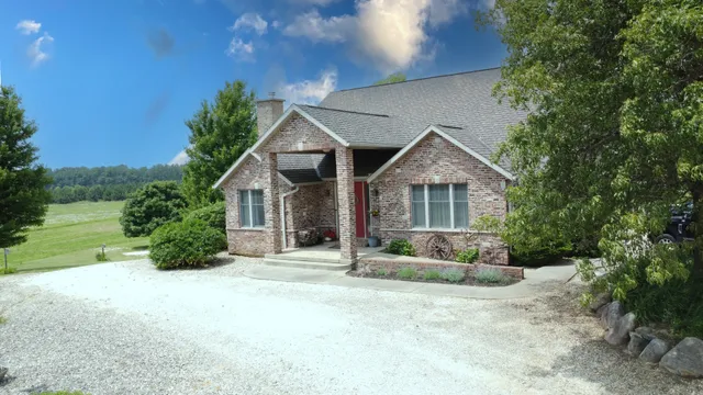 $740,500 | 1897 North 2500 East Road, Watseka, IL 60970