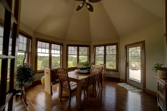 $740,500 | 1897 North 2500 East Road, Watseka, IL 60970