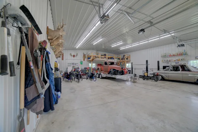 $740,500 | 1897 North 2500 East Road, Watseka, IL 60970