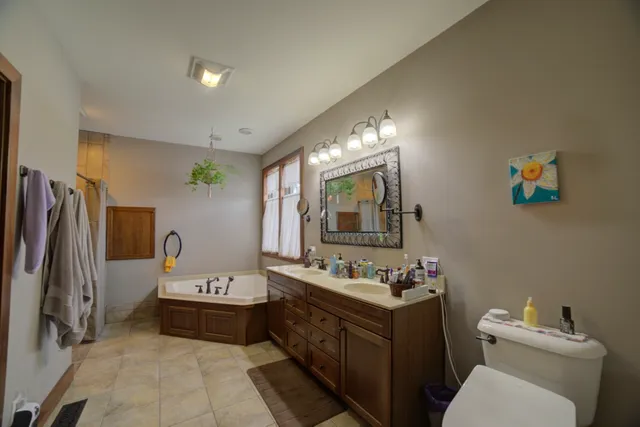 $740,500 | 1897 North 2500 East Road, Watseka, IL 60970