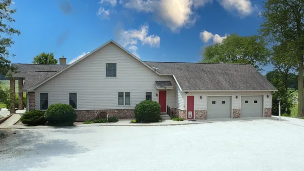 $740,500 | 1897 North 2500 East Road, Watseka, IL 60970