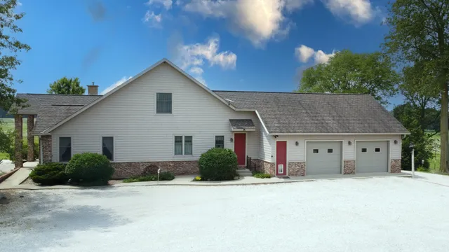 $740,500 | 1897 North 2500 East Road, Watseka, IL 60970