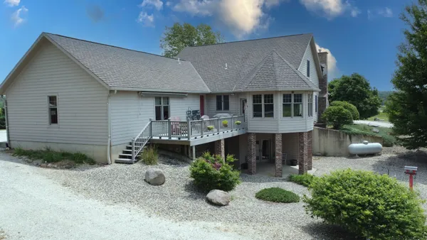 $740,500 | 1897 North 2500 East Road, Watseka, IL 60970