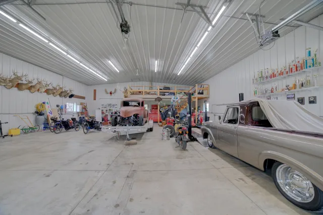 $740,500 | 1897 North 2500 East Road, Watseka, IL 60970