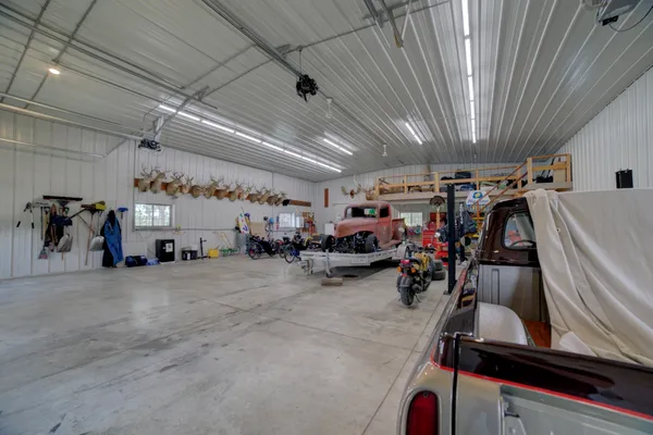 $740,500 | 1897 North 2500 East Road, Watseka, IL 60970