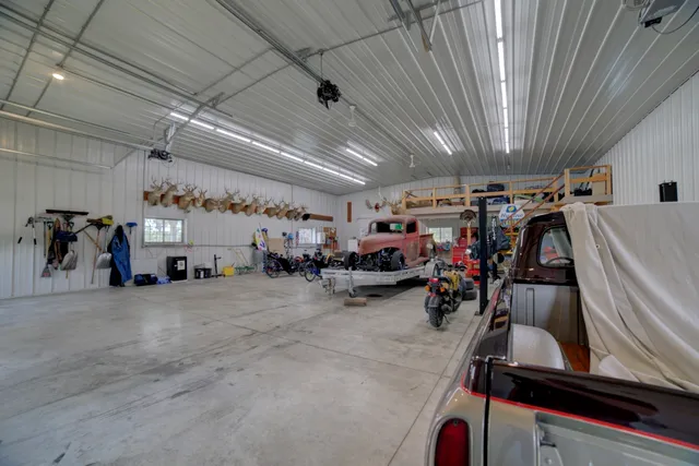 $740,500 | 1897 North 2500 East Road, Watseka, IL 60970