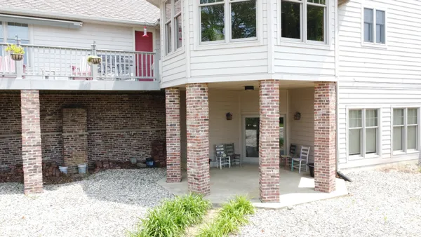 $740,500 | 1897 North 2500 East Road, Watseka, IL 60970