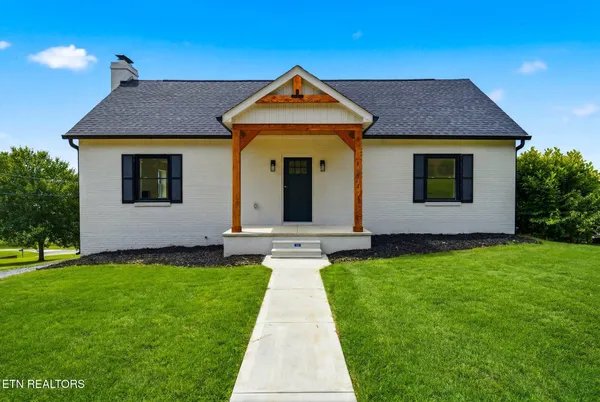 $469,900 | 311 West Central Avenue, Sweetwater, TN 37874