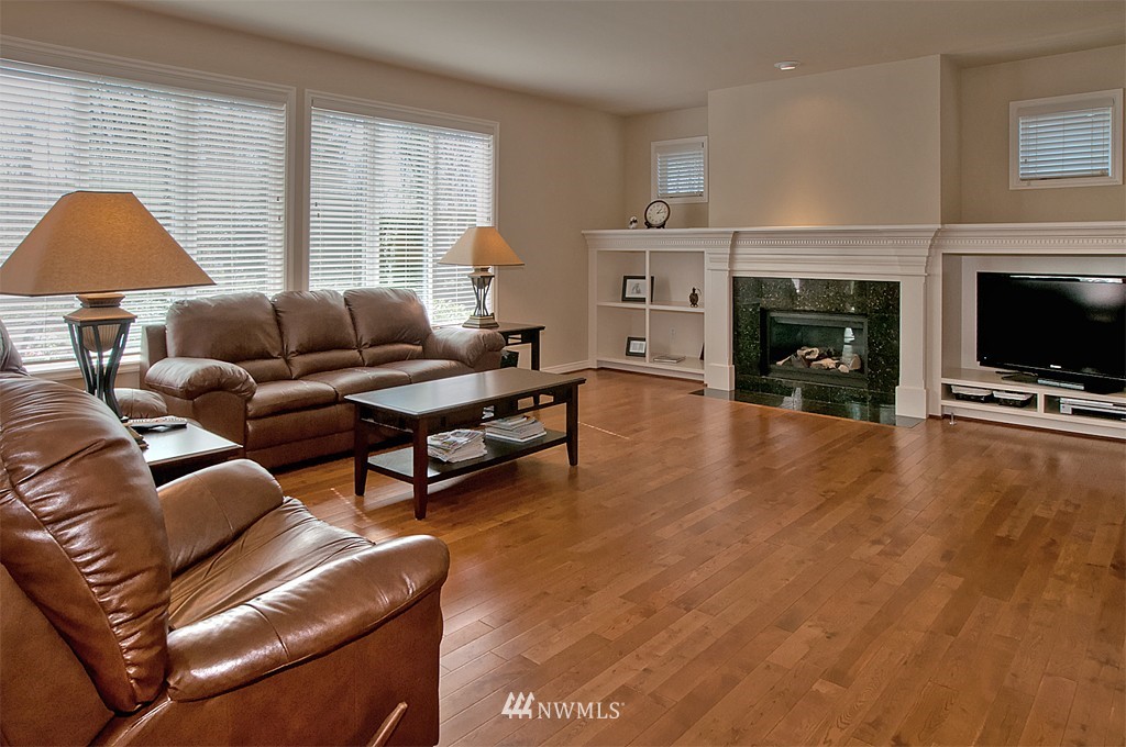 1027 South 36th Place Renton, WA 98055 - Photo 2 of 6