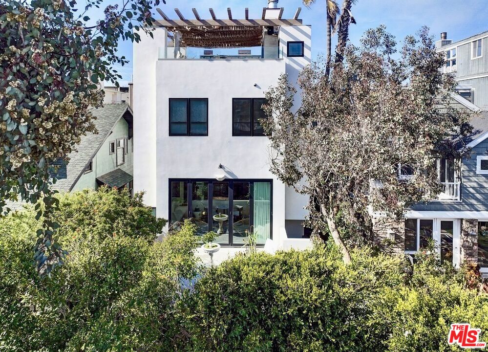 15 Reef Street Marina del Rey, CA 90292 - Photo 1 of 51