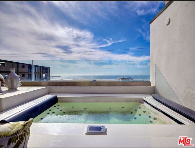 $5,099,000 | 15 Reef Street, Marina del Rey, CA 90292