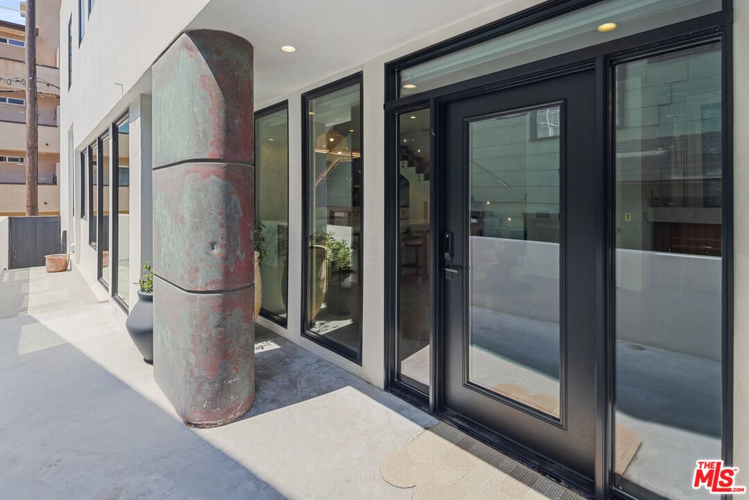 15 Reef Street Marina del Rey, CA 90292 - Photo 4 of 51