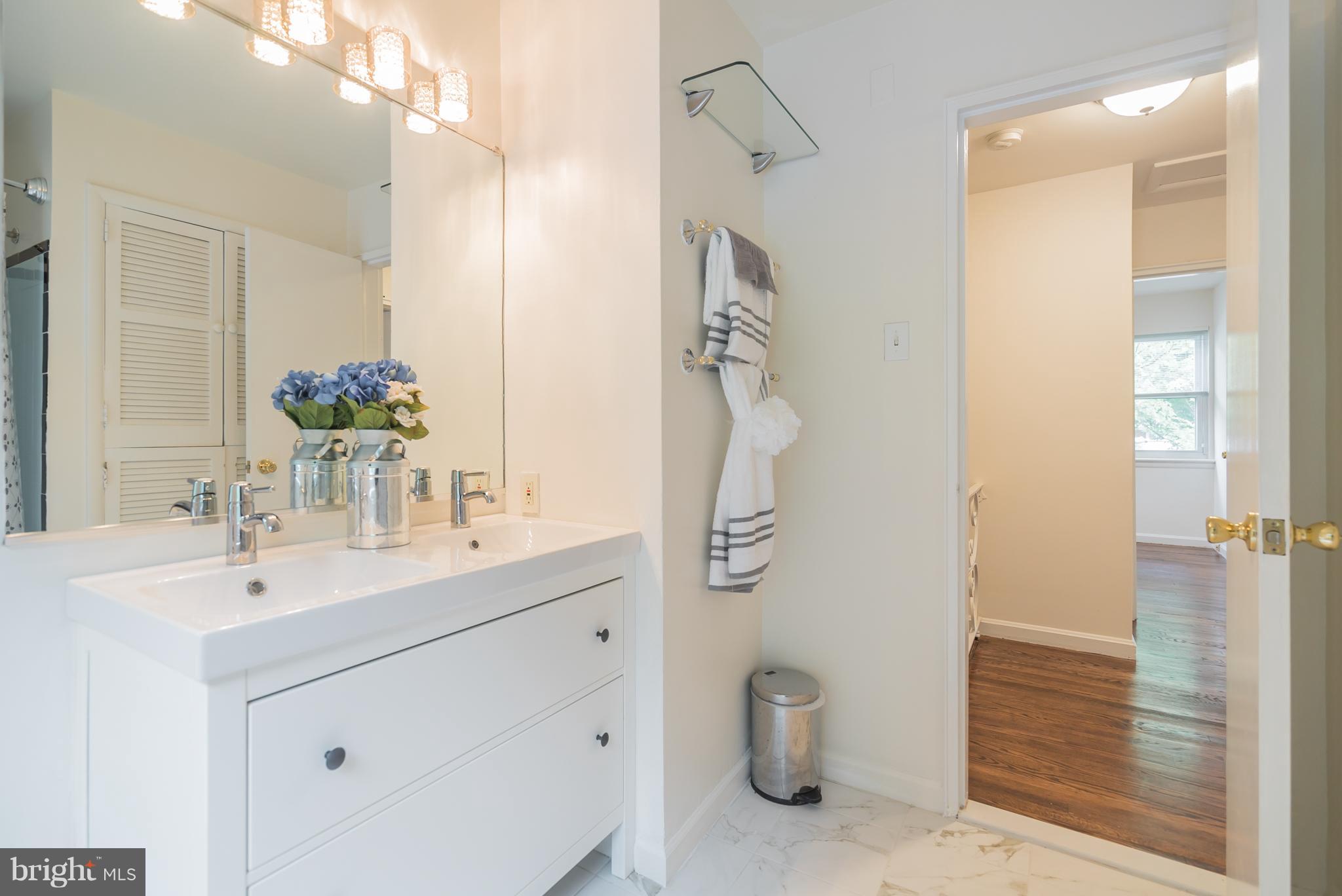 10316 Inwood Avenue Silver Spring, MD 20902 - Photo 20 of 29 Bath (Master)