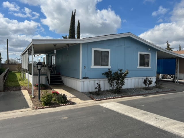 900 East Rankin Road, Unit 5 Tulare, CA 93274 - Photo 1 of 26 a front view of a house with a yard