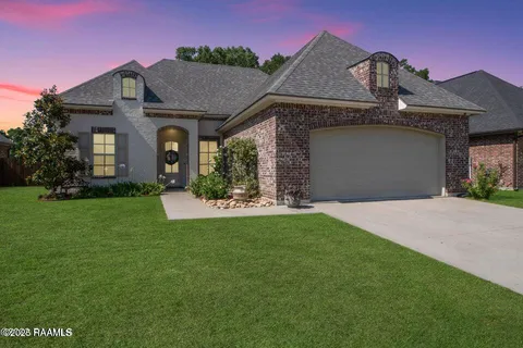 $332,900 | 305 Monterey Drive, Lafayette, LA 70506