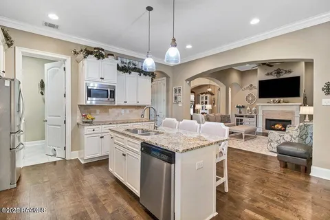 $332,900 | 305 Monterey Drive, Lafayette, LA 70506