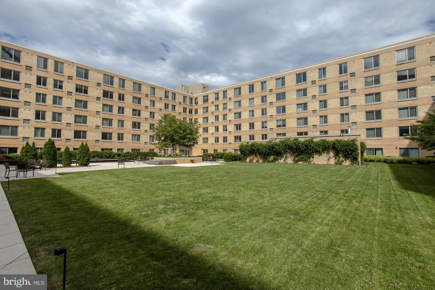 475 K Street Northwest, Unit 720 Washington, DC 20001 - Photo 9 of 23 a view of building with garden