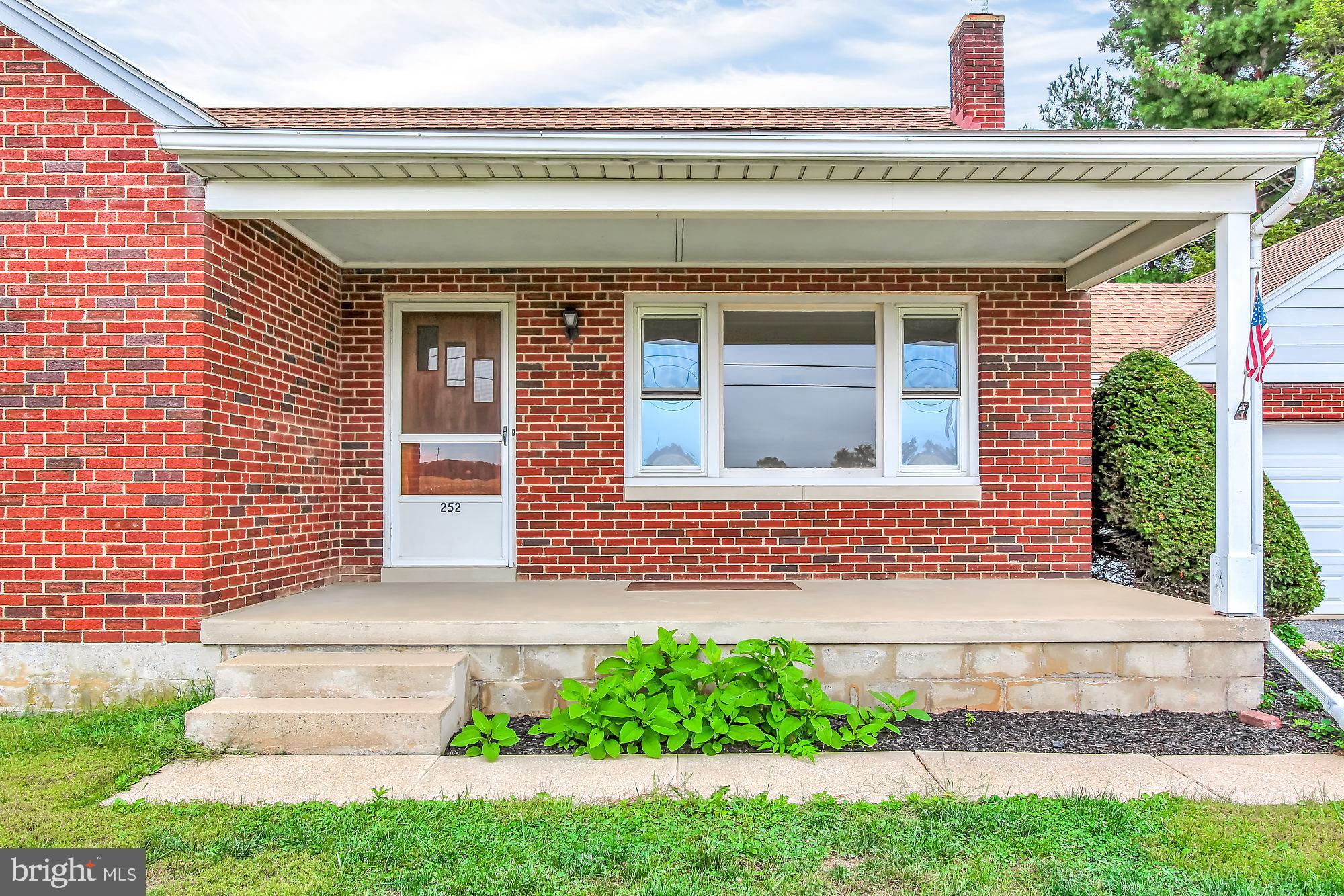 252 North Locust Point Road Mechanicsburg, PA 17050 - Photo 2 of 27 Gallery Image 2
