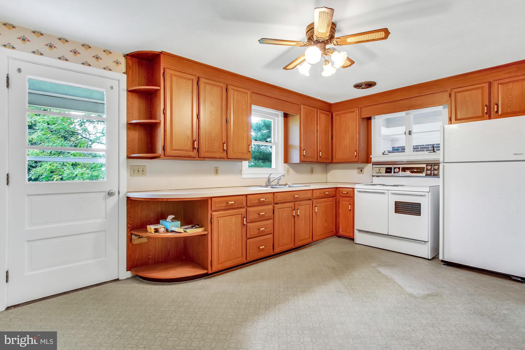 252 North Locust Point Road Mechanicsburg, PA 17050 - Photo 9 of 27 Gallery Image 9